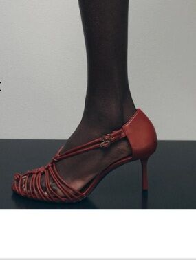 NWT Zara burgandy/red braided 3” heels size 7.5